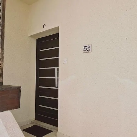 Garden Flat דירה *