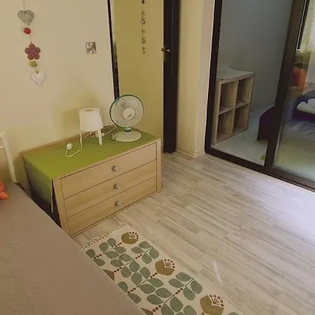 דירה Garden Flat לרנקה